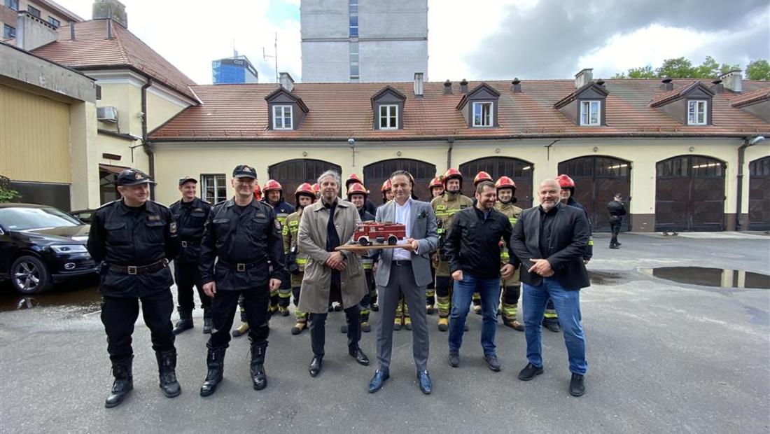 Warsaw firefighters acquire equipment to extinguish fire in skyscrapers