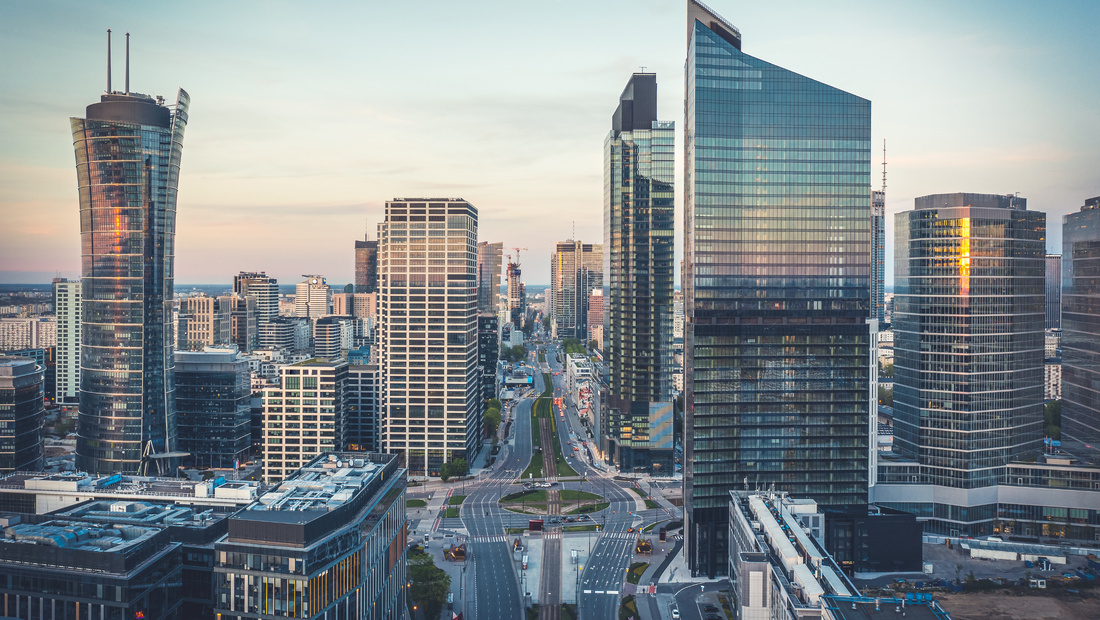 Warszawski rynek biurowy rozpoczyna 2026 rok pod znakiem ograniczonej aktywności budowlanej i rosnącej presji czynszowej